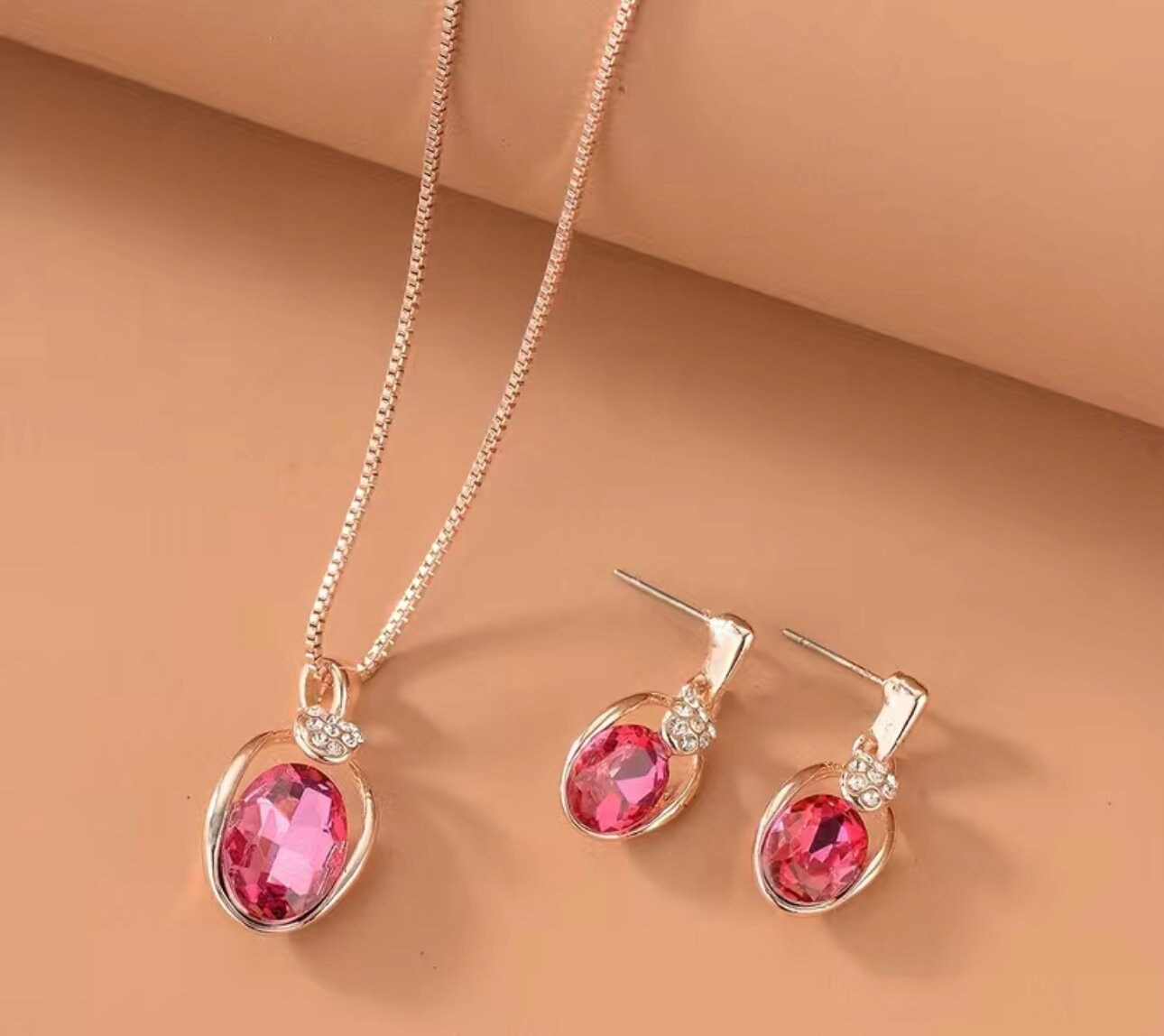 Elegant Gemstone Jewelry Set: Necklace & Earrings