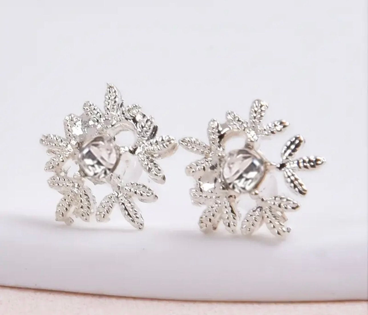 Silver Snowflake Jewelry Set: Rhinestone Necklace and Earrings